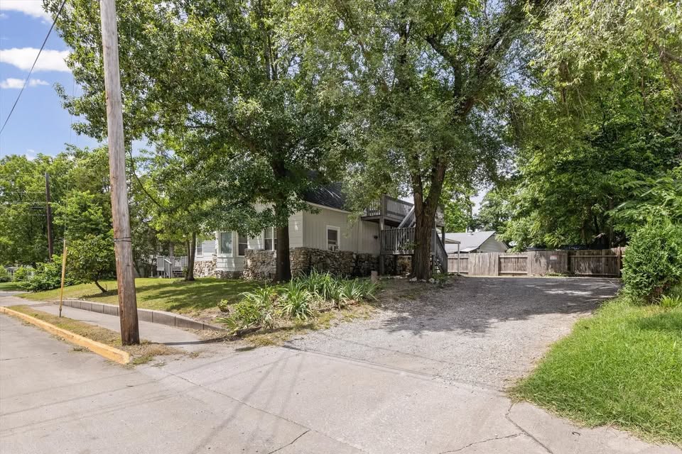 Street and side-yard view near 300 Ripley Street